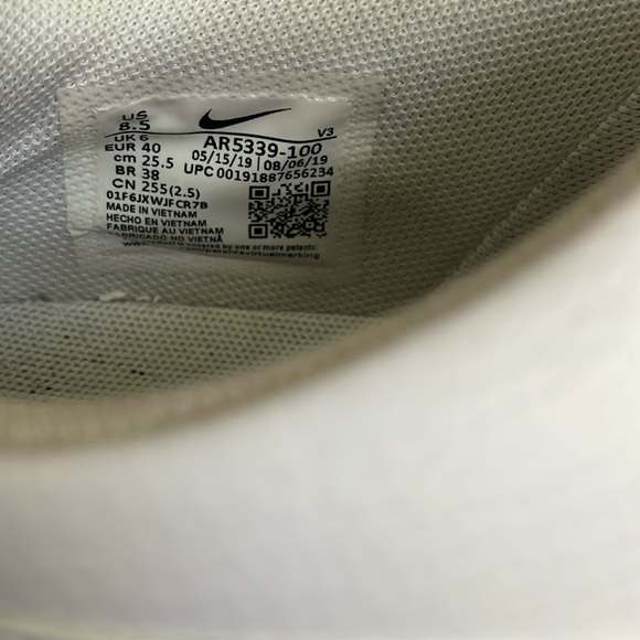 Nike Air Force 1 platform sneakers in triple white - Picture 8 of 9